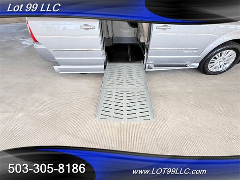 Used 2013 Chrysler Town & Country Limited w/ Luxury Group FWD image 3