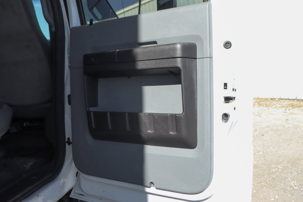 Used 2015 Ford F650 2WD Crew Cab Super Duty image 42