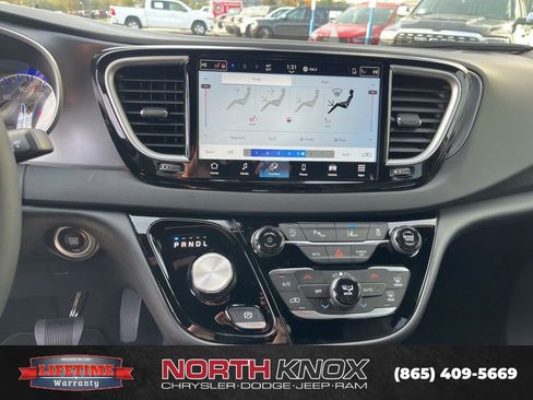 New 2026 Chrysler Voyager LX image 9