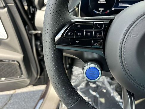 New 2024 Maserati Grecale GT image 32