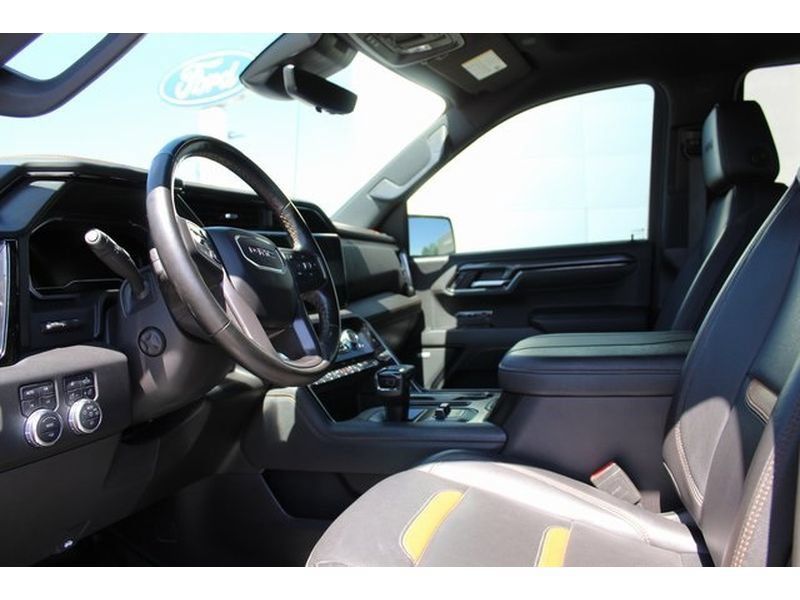 Used 2024 GMC Sierra 1500 AT4 w/ Technology Package AWD/4WD image 11