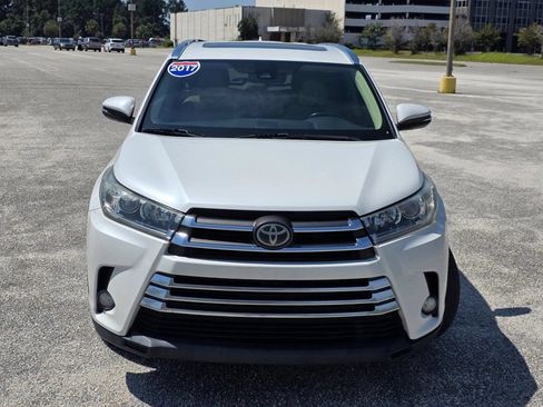 Used 2017 Toyota Highlander Limited FWD image 2