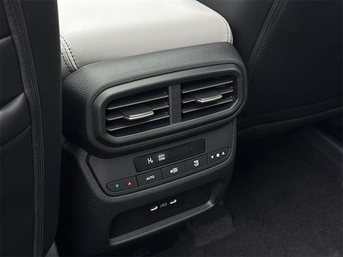 New 2025 Honda Pilot Touring image 19