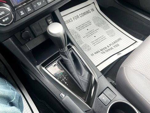 Used 2014 Toyota Corolla LE image 19