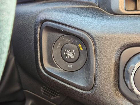 Used 2025 Jeep Wrangler Sport AWD/4WD image 17