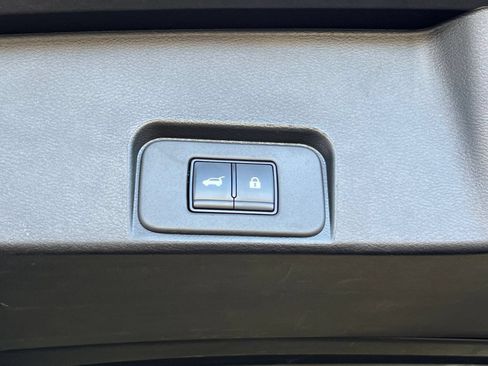 Used 2025 Nissan Rogue SV FWD image 23