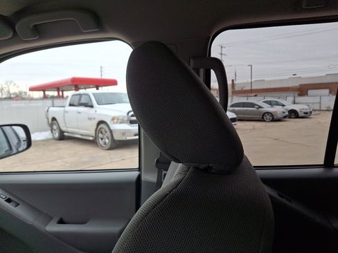 Used 2020 Nissan Frontier SV image 17