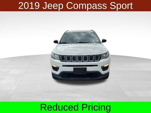 Used 2019 Jeep Compass Sport image 2