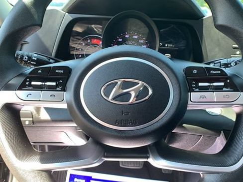 Used 2023 Hyundai Elantra SEL FWD image 17