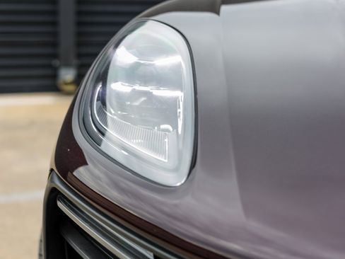 Certified 2025 Porsche Macan image 13