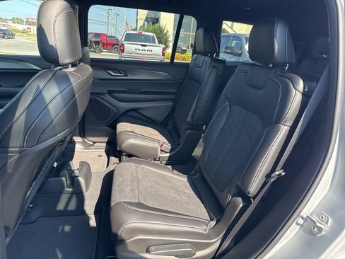 New 2025 Jeep Grand Cherokee L Altitude image 25