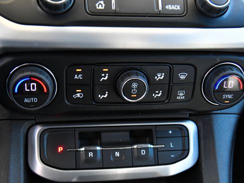 Used 2023 GMC Acadia SLT FWD image 24