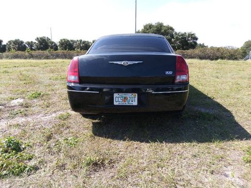 Used 2006 Chrysler 300 Touring RWD image 4