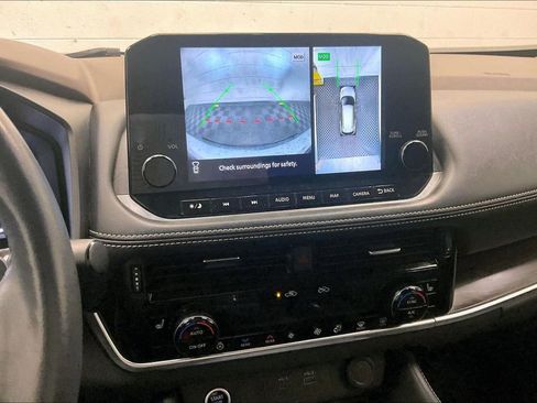 Certified 2022 Nissan Rogue Platinum w/ Head-Up Display Package image 5