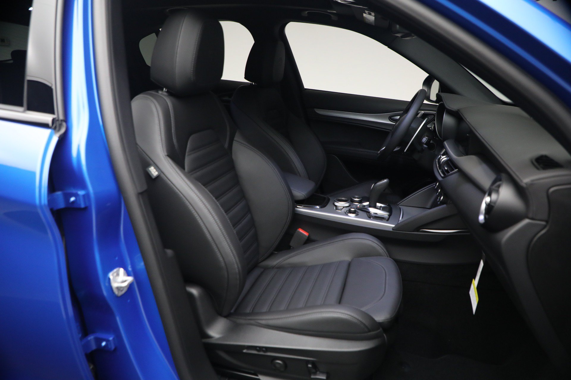 New 2026 Alfa Romeo Stelvio Sprint AWD/4WD image 17