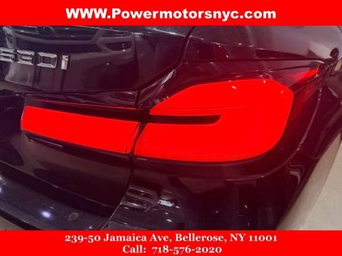 Used 2021 BMW 530i w/ Premium Package image 9