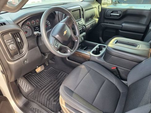 Used 2020 Chevrolet Silverado 1500 Custom w/ Custom Value Package RWD image 9