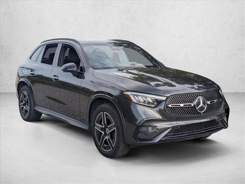 Used 2025 Mercedes-Benz GLC 300 image 4