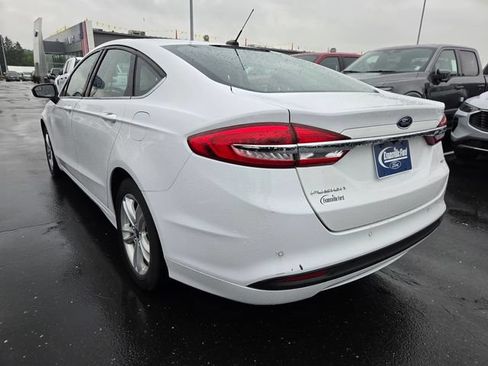 Used 2018 Ford Fusion SE w/ Fusion SE Technology Package FWD image 6