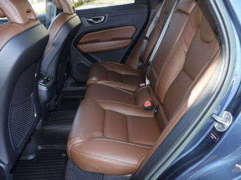 Used 2023 Volvo XC60 B5 Ultimate w/ Protection Package Premier image 17