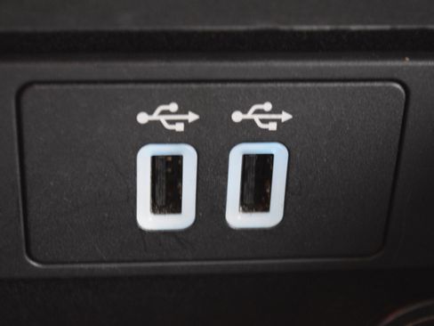 Used 2018 Ford Taurus SEL w/ Equipment Group 201A image 17