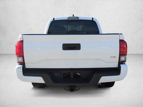 Used 2022 Toyota Tacoma SR5 w/ Technology Package image 5