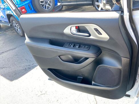 Used 2024 Chrysler Pacifica Limited w/ S Appearance Package AWD/4WD image 21