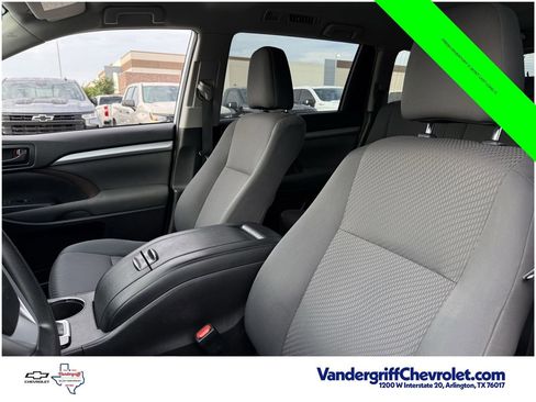 Used 2019 Toyota Highlander LE FWD image 21
