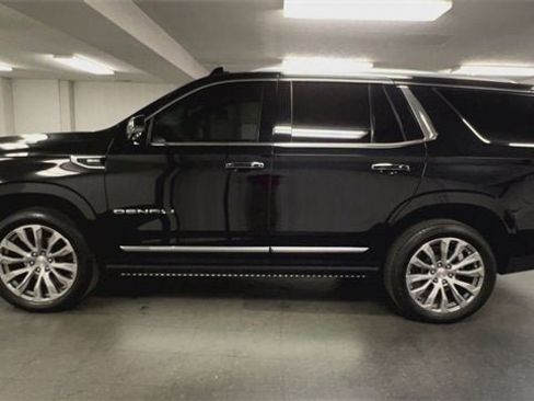 Used 2021 GMC Yukon Denali w/ Denali Premium Package image 5