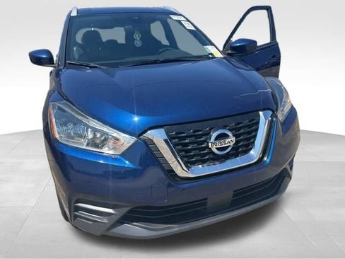 Used 2020 Nissan Kicks SV FWD image 2