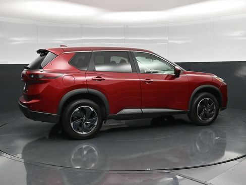 Used 2025 Nissan Rogue SV AWD/4WD image 3