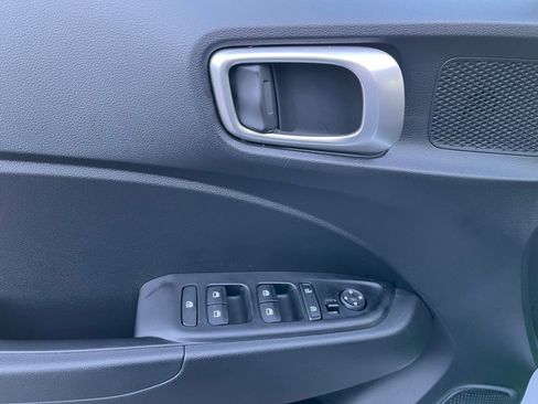 Used 2025 Hyundai Venue SEL FWD image 23