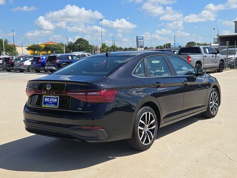 Used 2025 Volkswagen Jetta SE FWD image 3