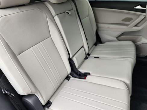 Certified 2023 Volkswagen Tiguan SE R-Line FWD image 17