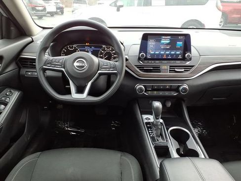 Used 2024 Nissan Altima 2.5 SV FWD image 16