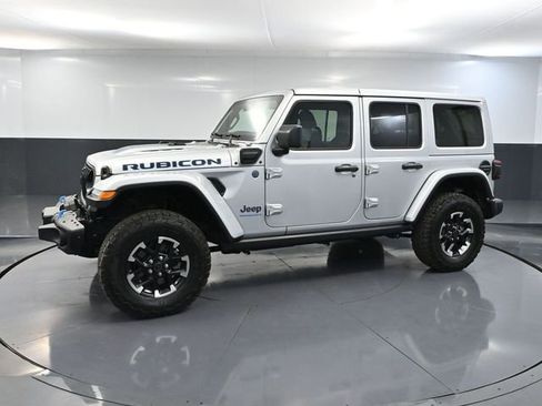 Used 2024 Jeep Wrangler Unlimited Rubicon 4xe AWD/4WD image 12