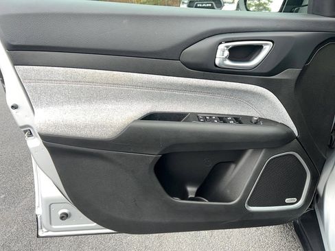 Used 2024 Jeep Compass Latitude w/ Sun and Sound Group image 13