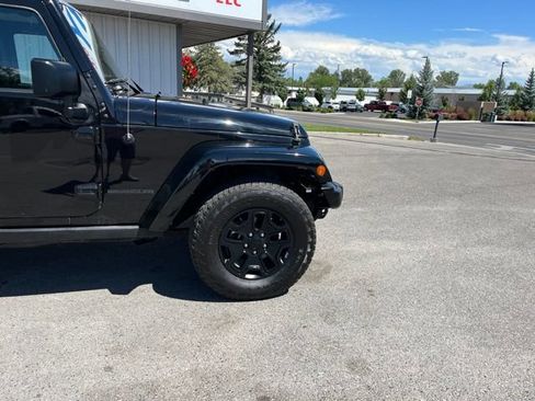 Used 2016 Jeep Wrangler Unlimited Sahara AWD/4WD image 19