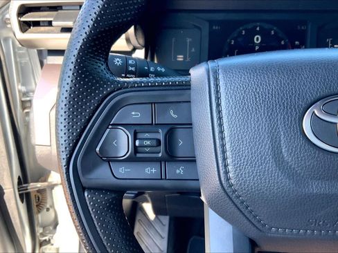 Used 2025 Toyota Tacoma SR5 AWD/4WD image 24