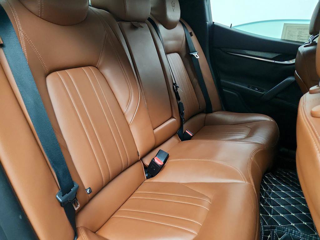 Used 2016 Maserati Ghibli RWD image 29