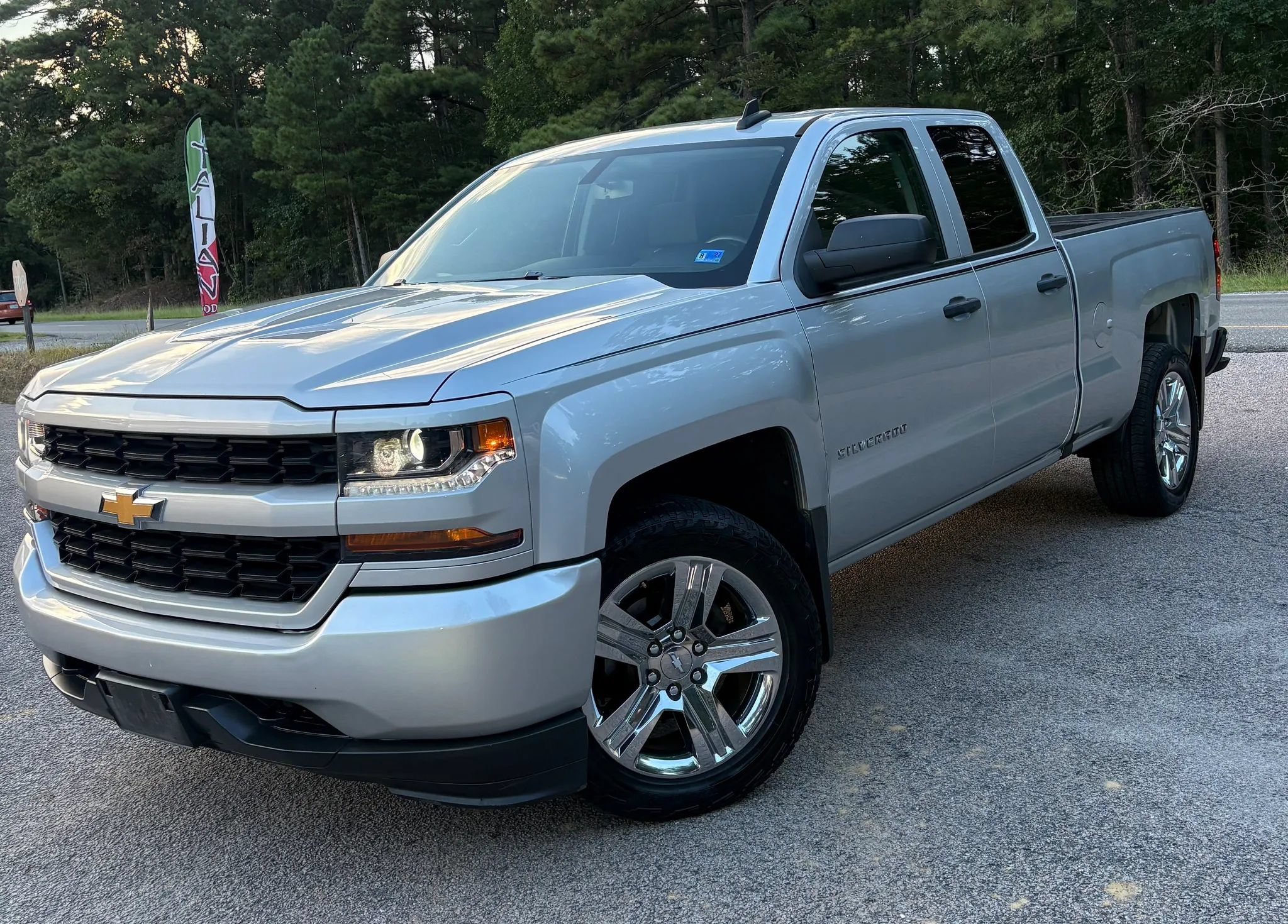 Used 2019 Chevrolet Silverado 1500 Custom w/ Custom Convenience Package AWD/4WD image 2
