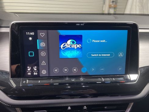 Used 2025 Volkswagen Atlas Cross Sport SE image 27