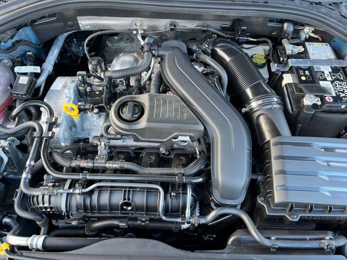 Used 2025 Volkswagen Jetta SE image 33