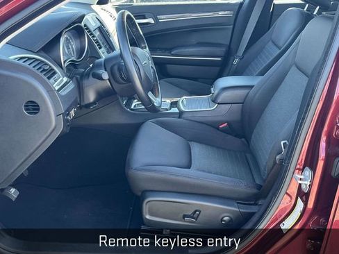 Used 2022 Chrysler 300 Touring image 13