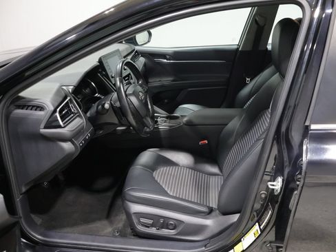 Used 2023 Toyota Camry SE FWD image 9