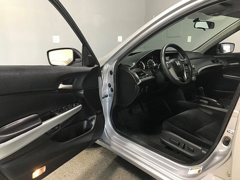 Used 2009 Honda Accord EX image 9