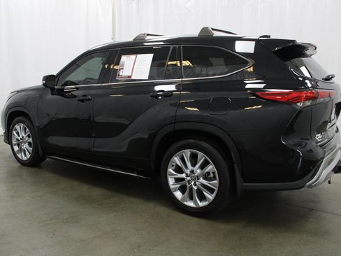 Used 2022 Toyota Highlander Limited image 9