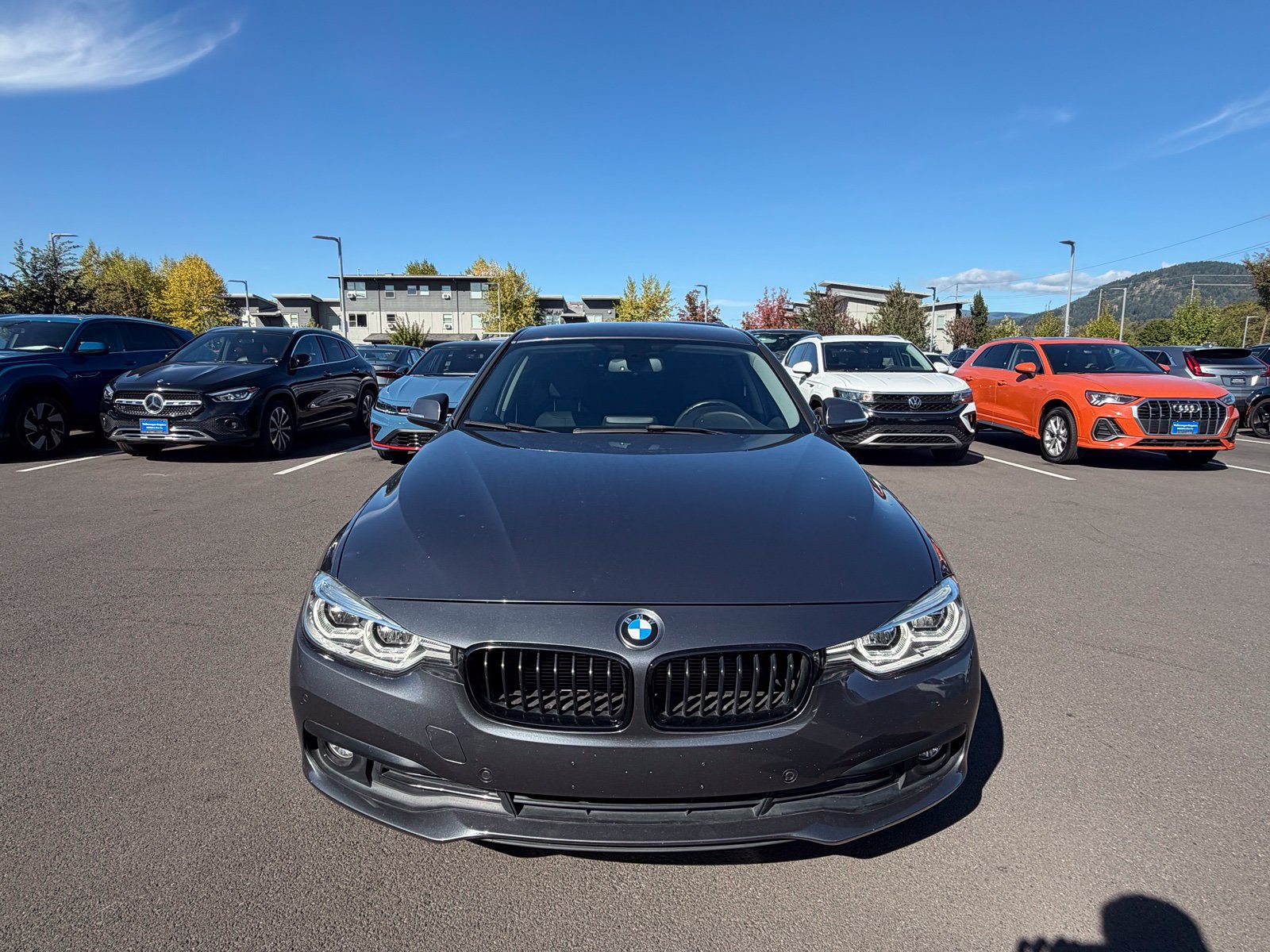 Used 2018 BMW 320i Sedan RWD image 8
