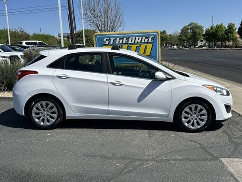 Used 2016 Hyundai Elantra GT image 2