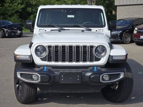 Used 2024 Jeep Wrangler Unlimited Sahara AWD/4WD image 11